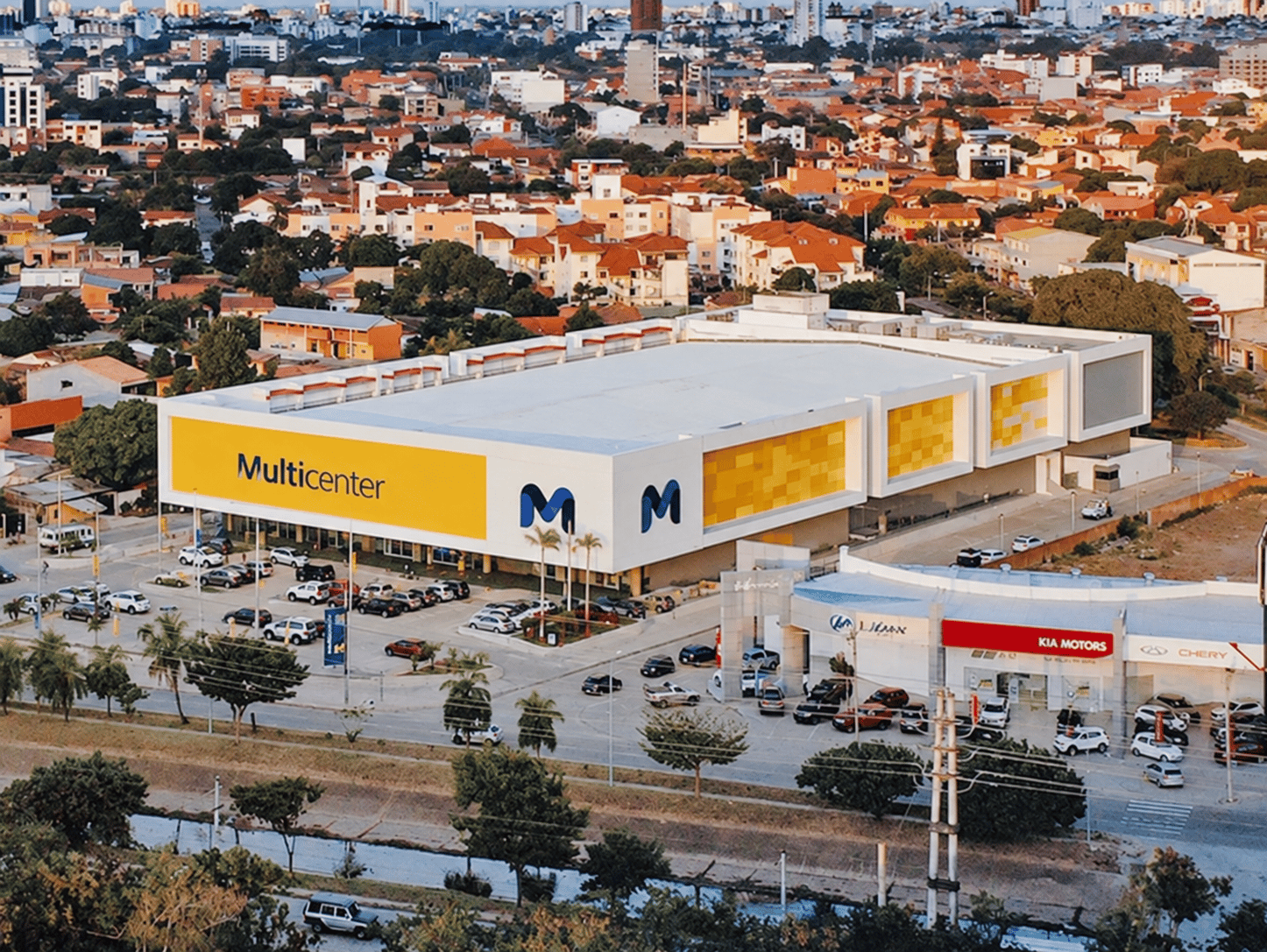 Vista aérea de la instalación solar de Multicenter en Santa Cruz